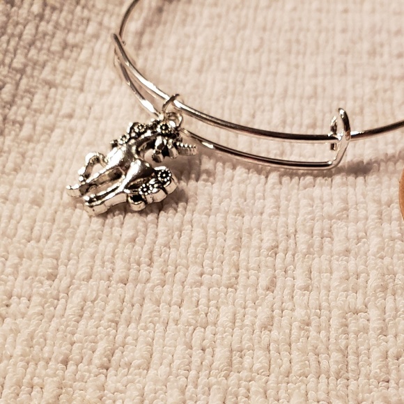🆕️🦄 NWT Unicorn Charm Bracelet Bangle Girls - Picture 3 of 4